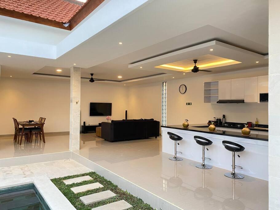 Villa Akmali Umalas 2Br With Private Pool & Jacuzzi Canggu Extérieur photo